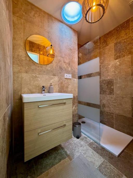 Appartement Lumineux Avec Terrasses Le Luc Exterior foto
